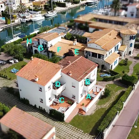 Art- Revilla Tacke A Apartment Empuriabrava