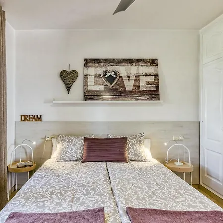 Apartment Art- Revilla Tacke A *